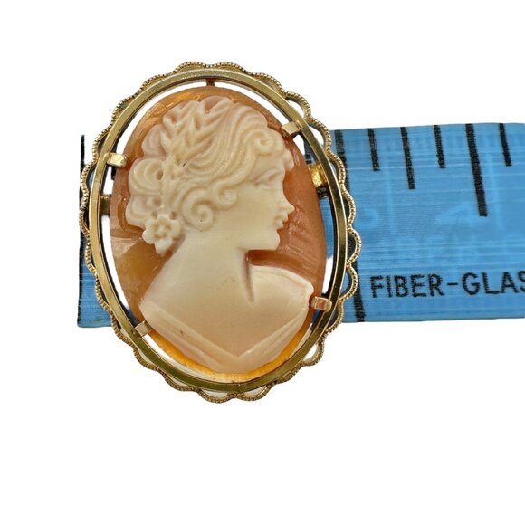 Vintage Shell Cameo Brooch or Pendant Oval Gold Tone Frame Dual Use Elegant - Picture 4 of 5